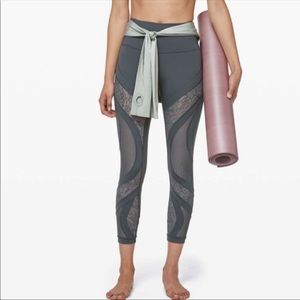 Lululemon wunder under high-rise lace leggings